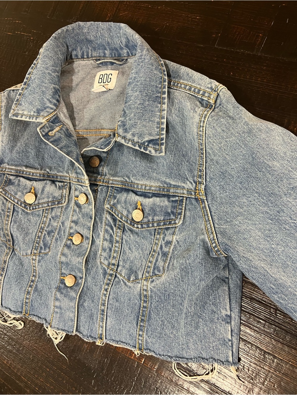 BDG Urban Outfitters Womens Small Cropped Denim Jacket Raw Hem Light Wash - Picture 12 of 16